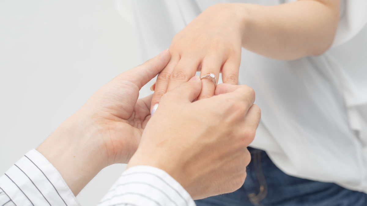 大失敗！婚約指輪をサプライズで用意する上で気を付けるべきポイントは？