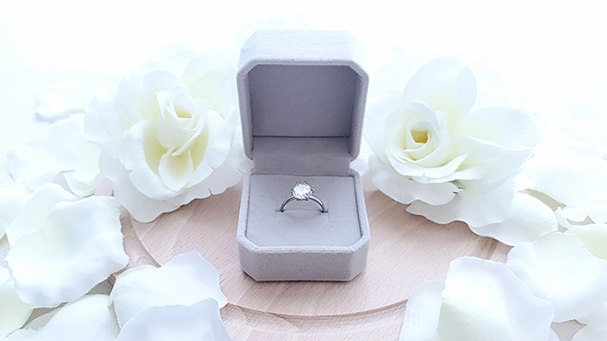 後悔の無い婚約指輪の購入の仕方