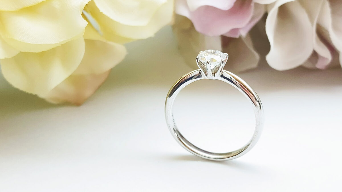プロポーズリングに選ぶなら！女性に喜ばれるシンプルな婚約指輪特集
