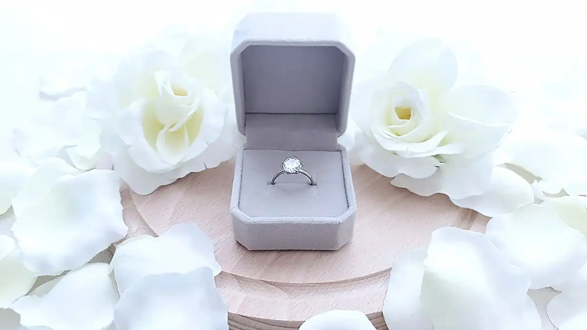 【豊橋】婚約指輪の平均予算は35万円！平均的な婚約指輪をご紹介
