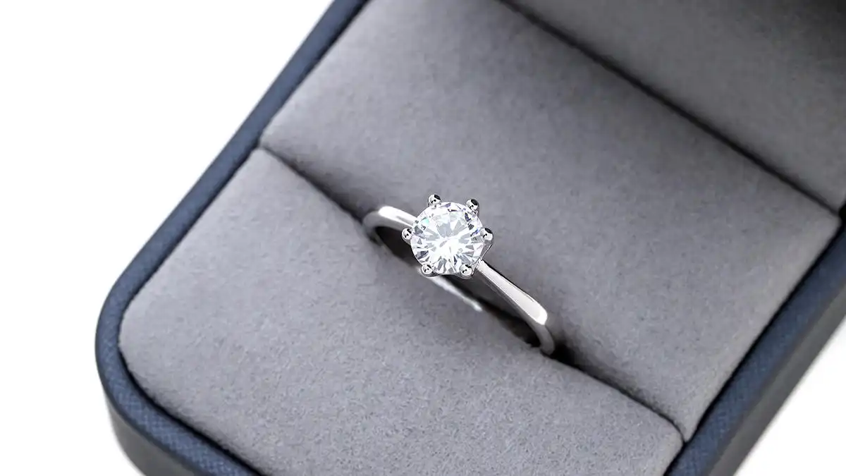 婚約指輪を安くするにはサプライズで選んだ方が良いって知ってた？