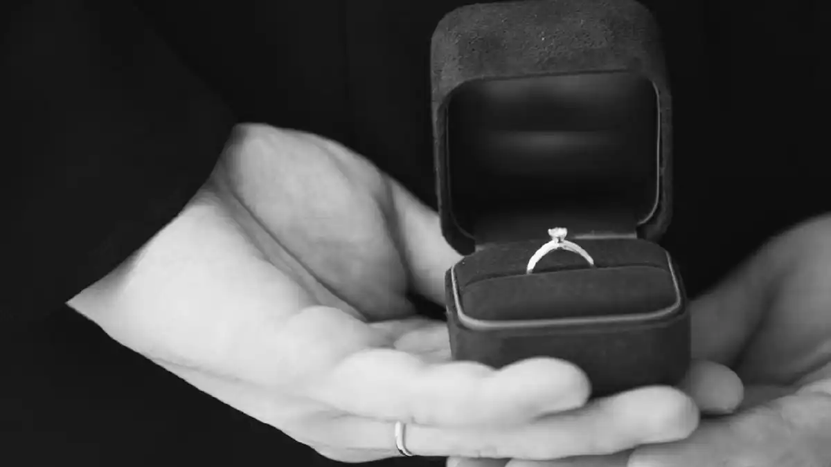 サプライズで人気！男性が選ぶ婚約指輪デザイン集