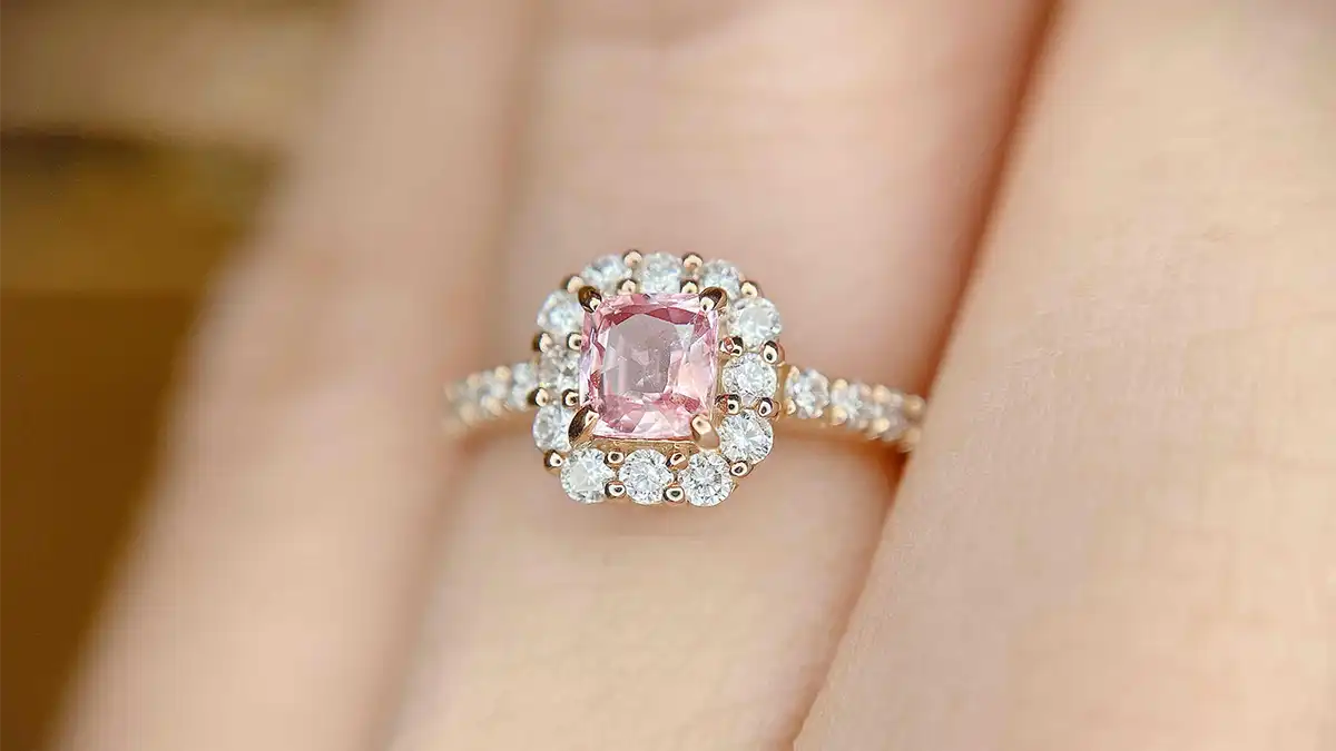 色石の婚約指輪がおしゃれ！ダイヤよりも価値の高い宝石は？