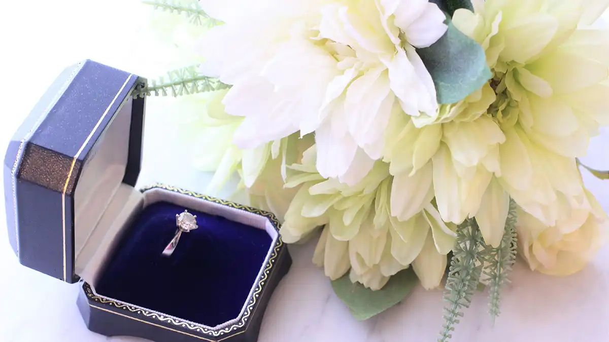 プロポーズに選びたい！シンプルな婚約指輪の人気デザインランキング