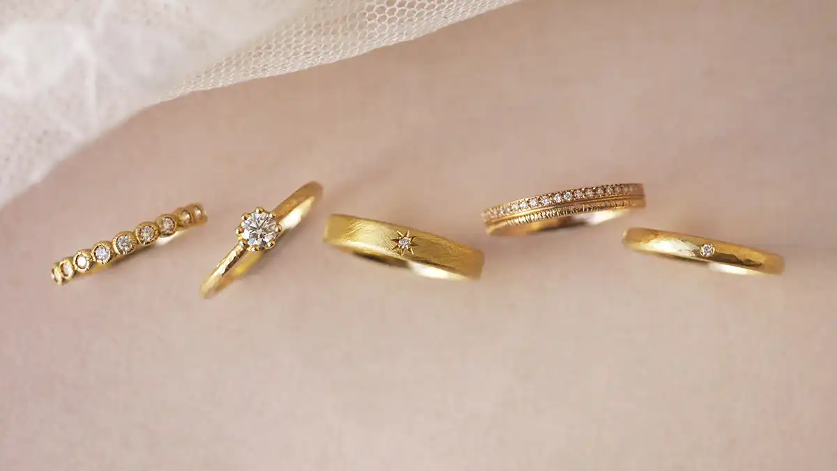 ゴールドの結婚指輪は派手？オシャレに見えるブランドをご紹介します