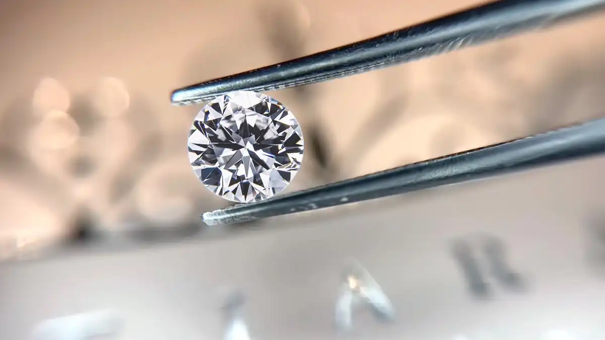 ダイヤモンド原石全体の0.02%の奇跡！最高品質のパーフェクトラフとは？