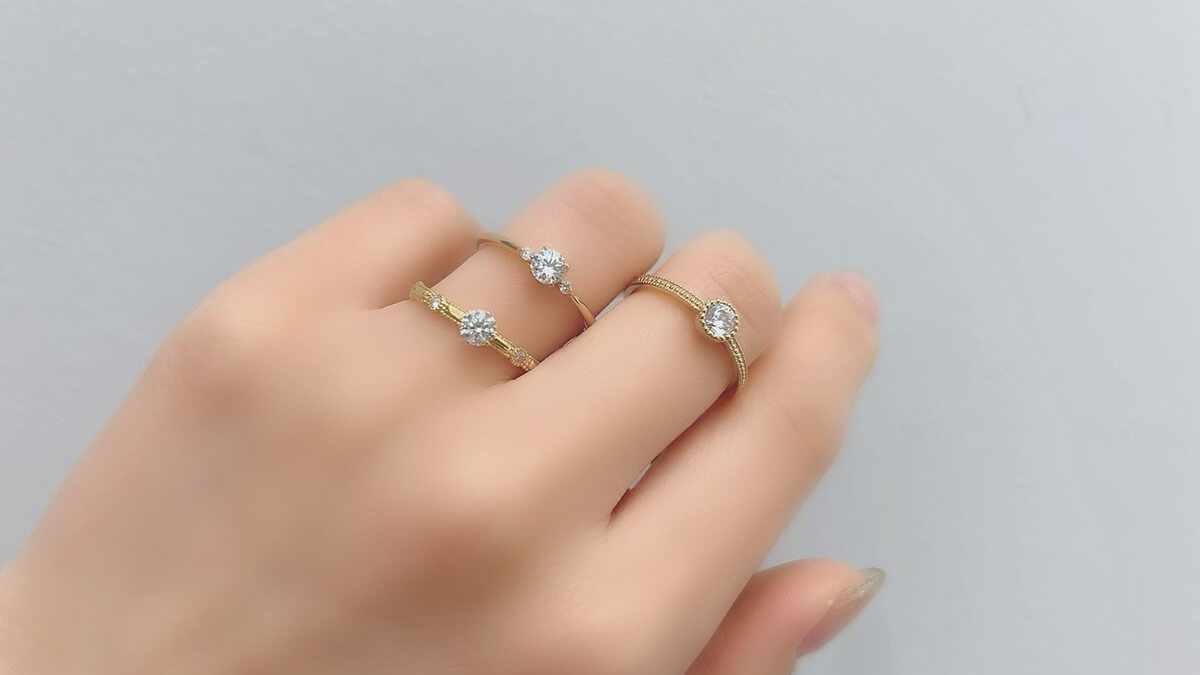 ゴールドの婚約指輪をお探しならデザイン豊富なこのお店！