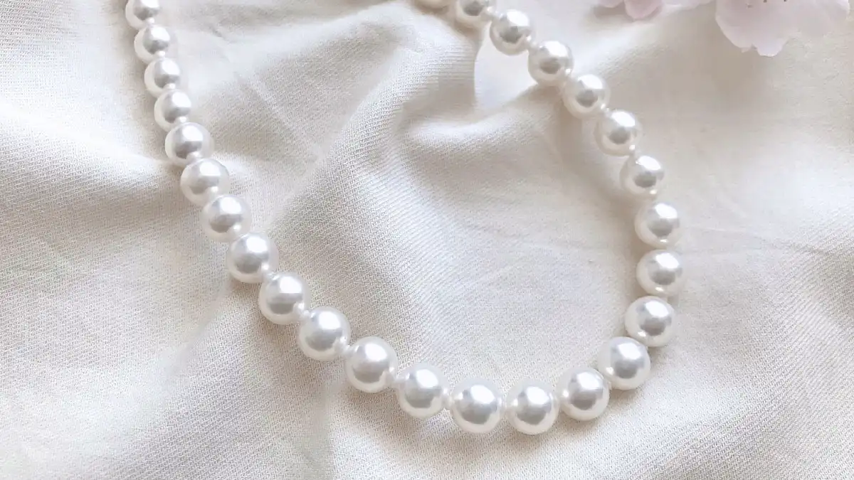 沼津で品質の良い真珠ネックレスをお探しなら「無調色真珠」を