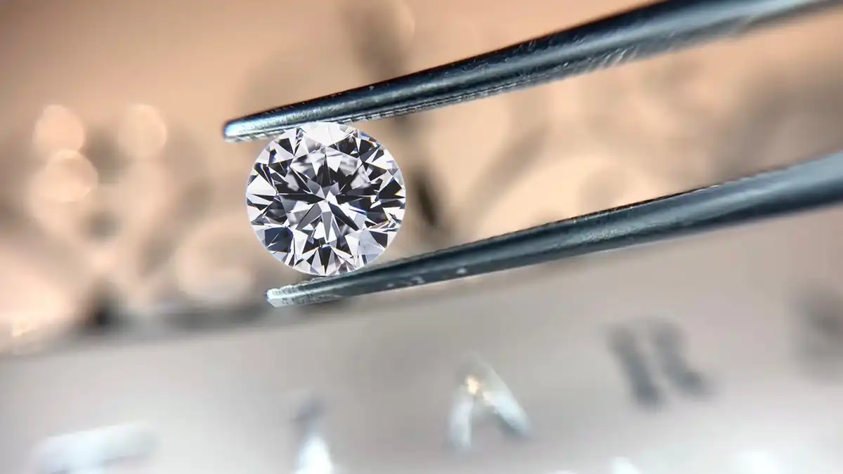 婚約指輪のダイヤモンドには最高品質の「PERFECT ROUGH」を選ぼう！
