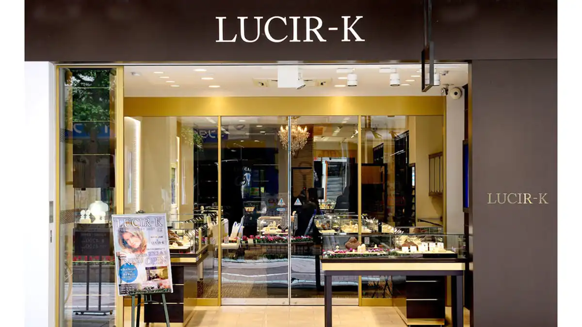 Select Jewelry Shop LUCIR-K ルシルケイは、品物だけでなく、真心という贈り物も一緒に心と心をつなくジュエリーがコンセプト。すべての事に心を込めて、様々な形で提案してくれるます。