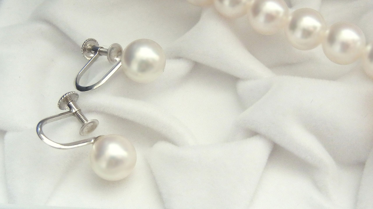 華やかな魅力を引き出す真珠の身に着け方！普段使いコーディネート
