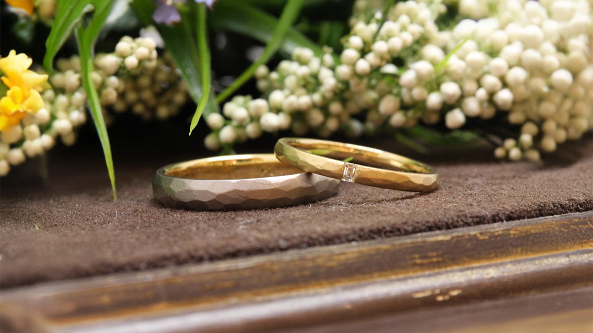 ふたりの個性は“質感”で叶える。想いを込めた結婚指輪の選び方