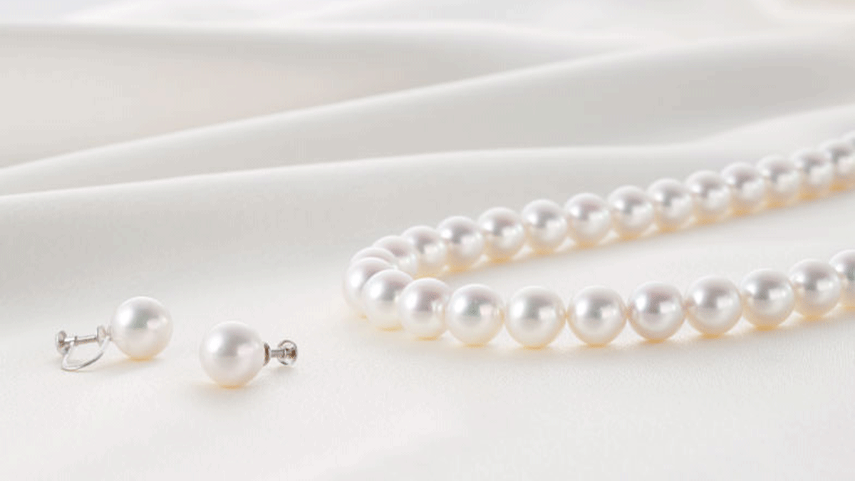 真珠のネックレスって贈るもの？——人生の節目に寄り添う「一生もの」の選び方とマナー
