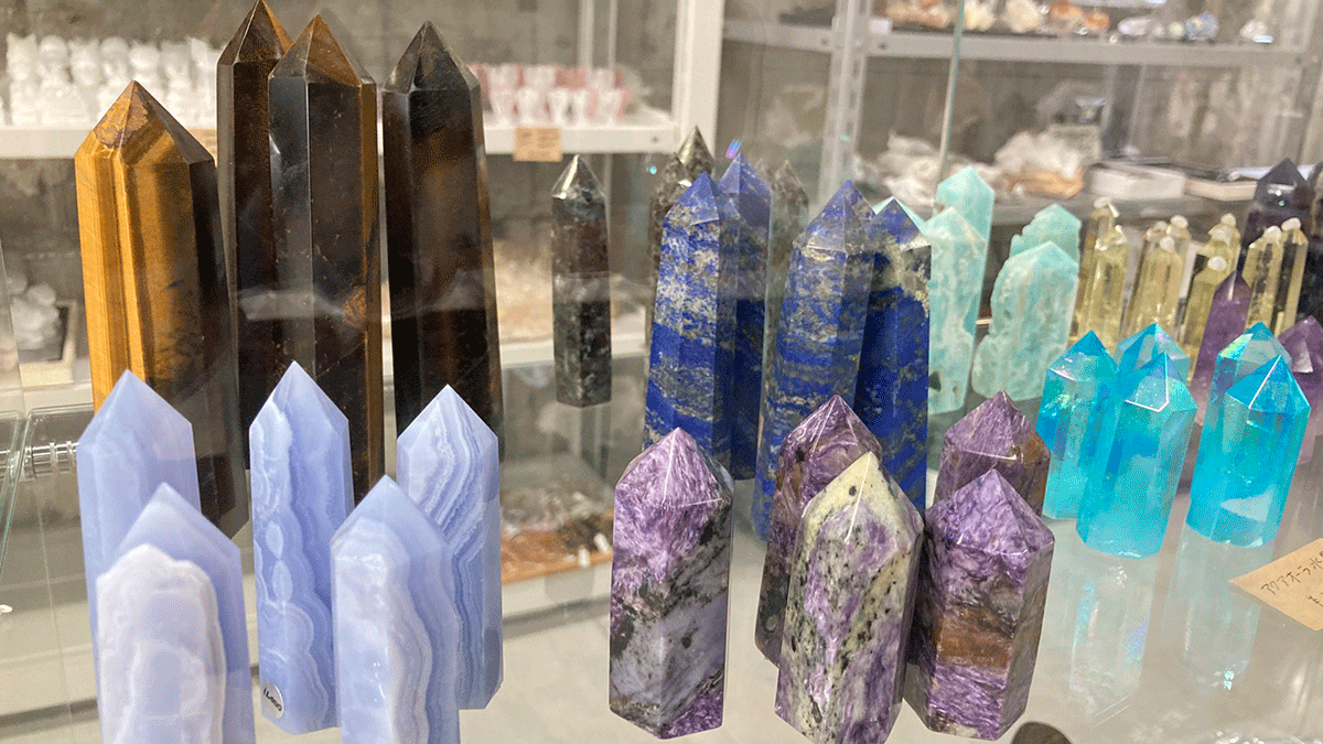 静岡の石好きが絶賛！ファーストダイヤモンドの「ミネラルワールド」がリピートされる理由