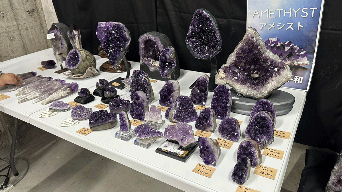 【完全ガイド】神秘の紫に魅せられて。アメジスト原石の魅力、効果、選び方からお手入れまで