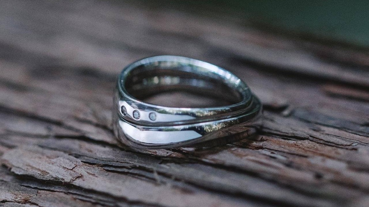【静岡】COLANY「MYRTUS」愛のささやきと祝福の輝きを宿す結婚指輪